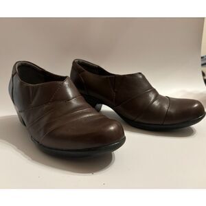 Women’s Clarks Collection Cushioned Brown Leather Zip Up Clogs/Booties- Size 8